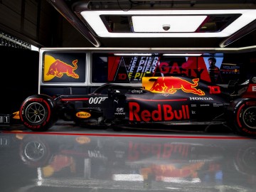 Aston Martin świętuje wsp&oacute;łpracę z Jamesem Bondem
